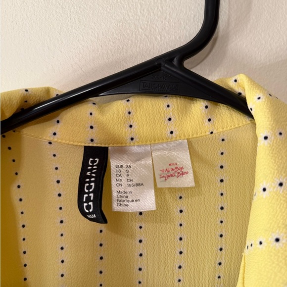 Divided Yellow Peplum Sundress with Notched Collar and Short Sleeves - Picture 5 of 5